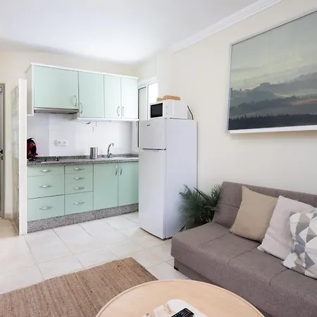 Tranquil Coastal Escape, Apartment *