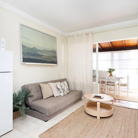 Tranquil Coastal Escape, Apartment *