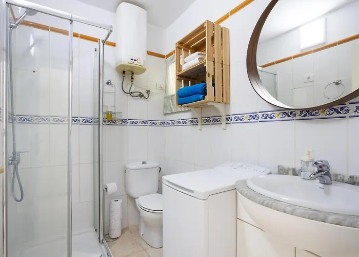 Tranquil Coastal Escape, Apartament *