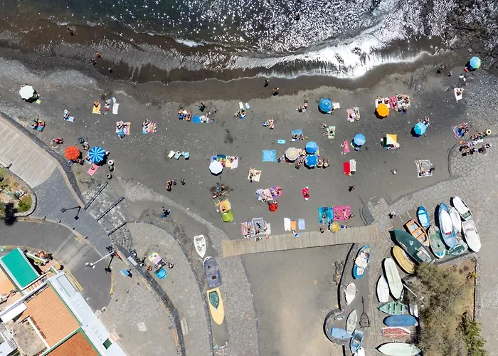 Tranquil Coastal Escape, Apartament