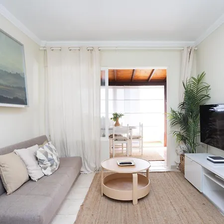 Tranquil Coastal Escape, Apartment *