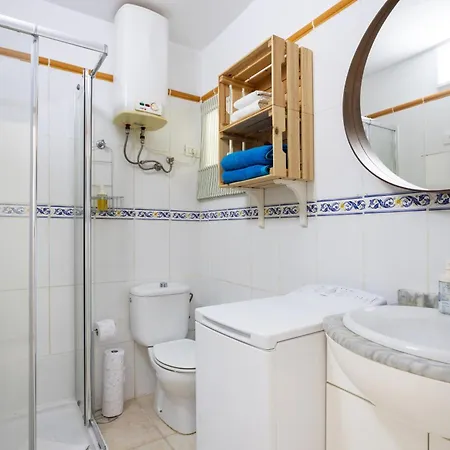 Tranquil Coastal Escape, Apartament *